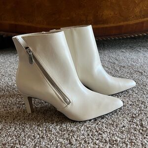 Adrienne Vittadini Cream Heeled Boots Sleek Design